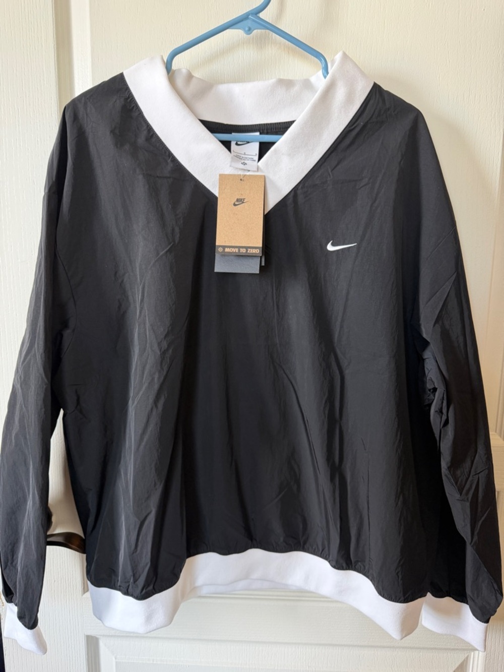 Nike Black and White Women's V‑Neck Pullover Jacket